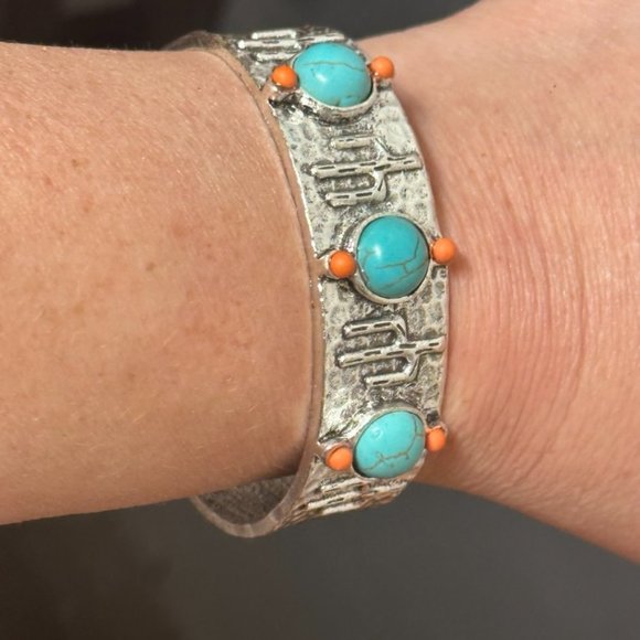 🌵 Southwestern Silver faux Turquoise Cuff Bracelet cactus 🌵 - Picture 2 of 12